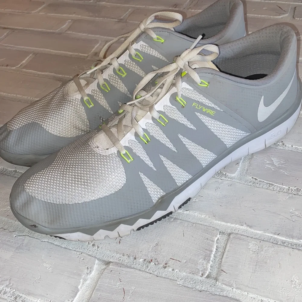 Nike Mens fly wire free 5.0 TR gray white trainers sneakers size 18